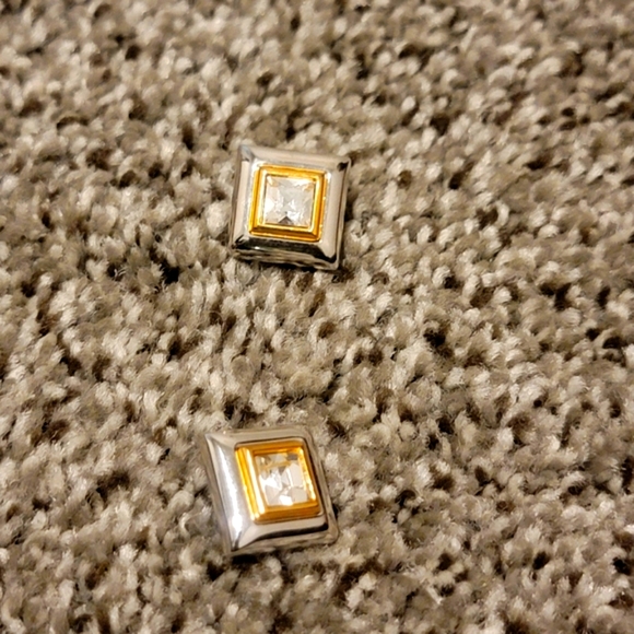 NWT costume two-tone set necklace and earrings. - Picture 3 of 6